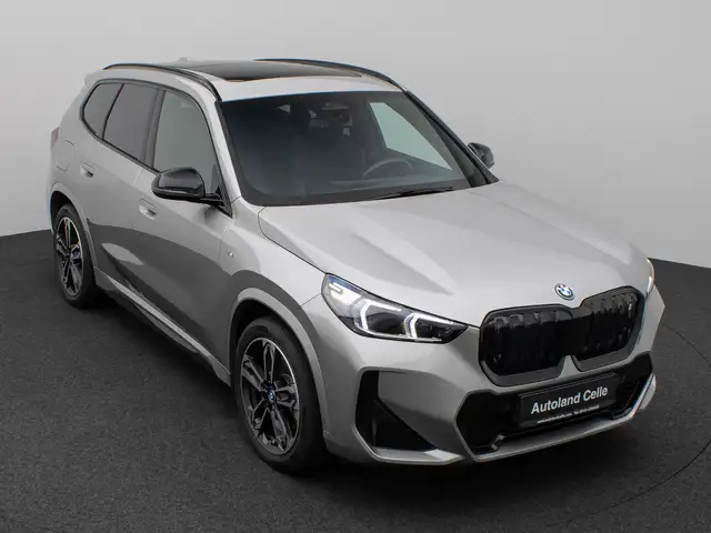BMW Ix1 view 3