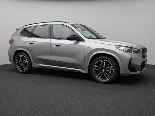 BMW Ix1 view 4