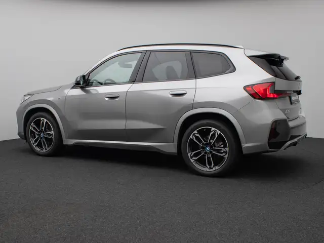 BMW Ix1 view 10