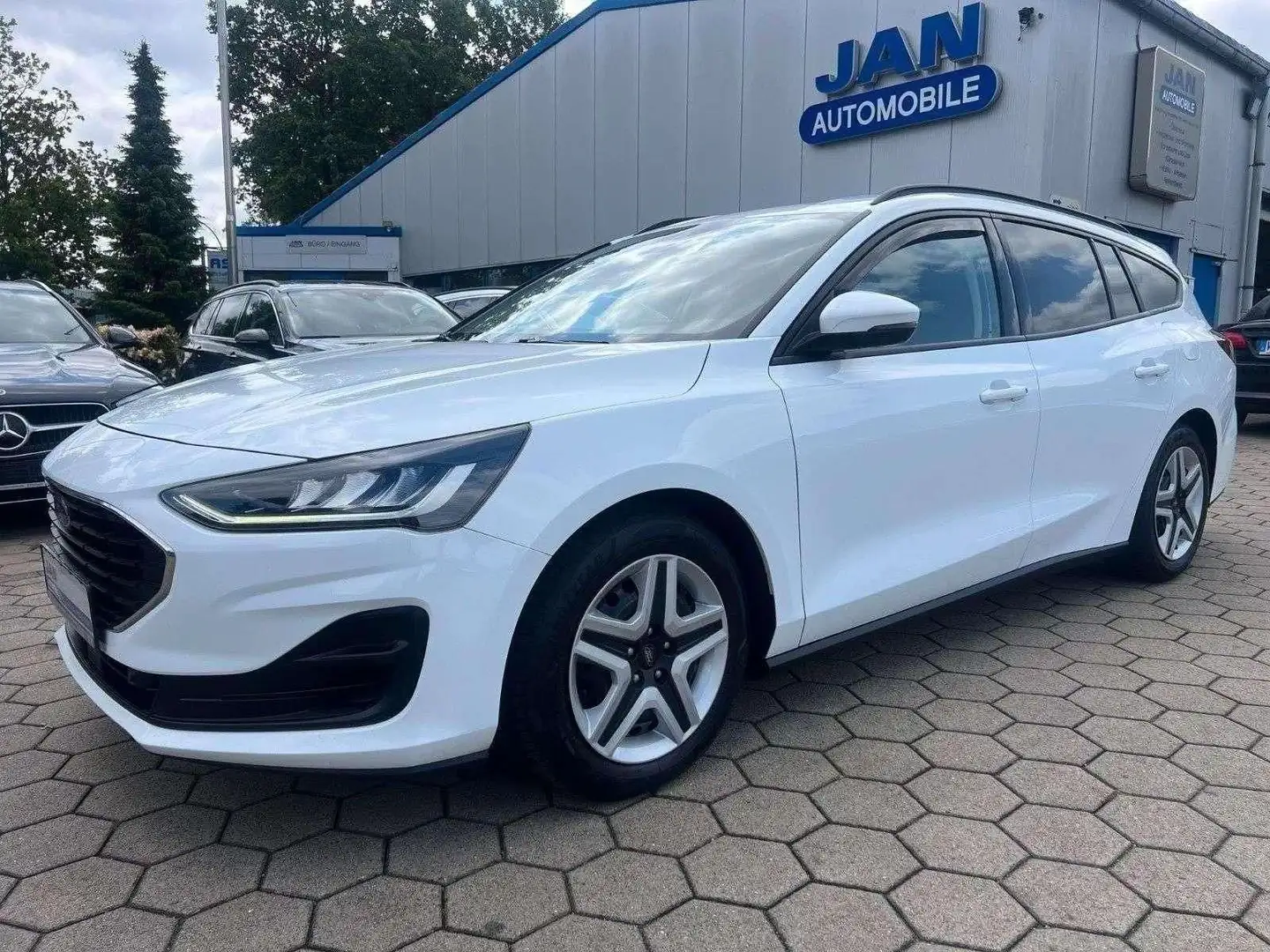 Ford Focus Turnier 1.5 Cool Connect Kamera LED Blanc - 1