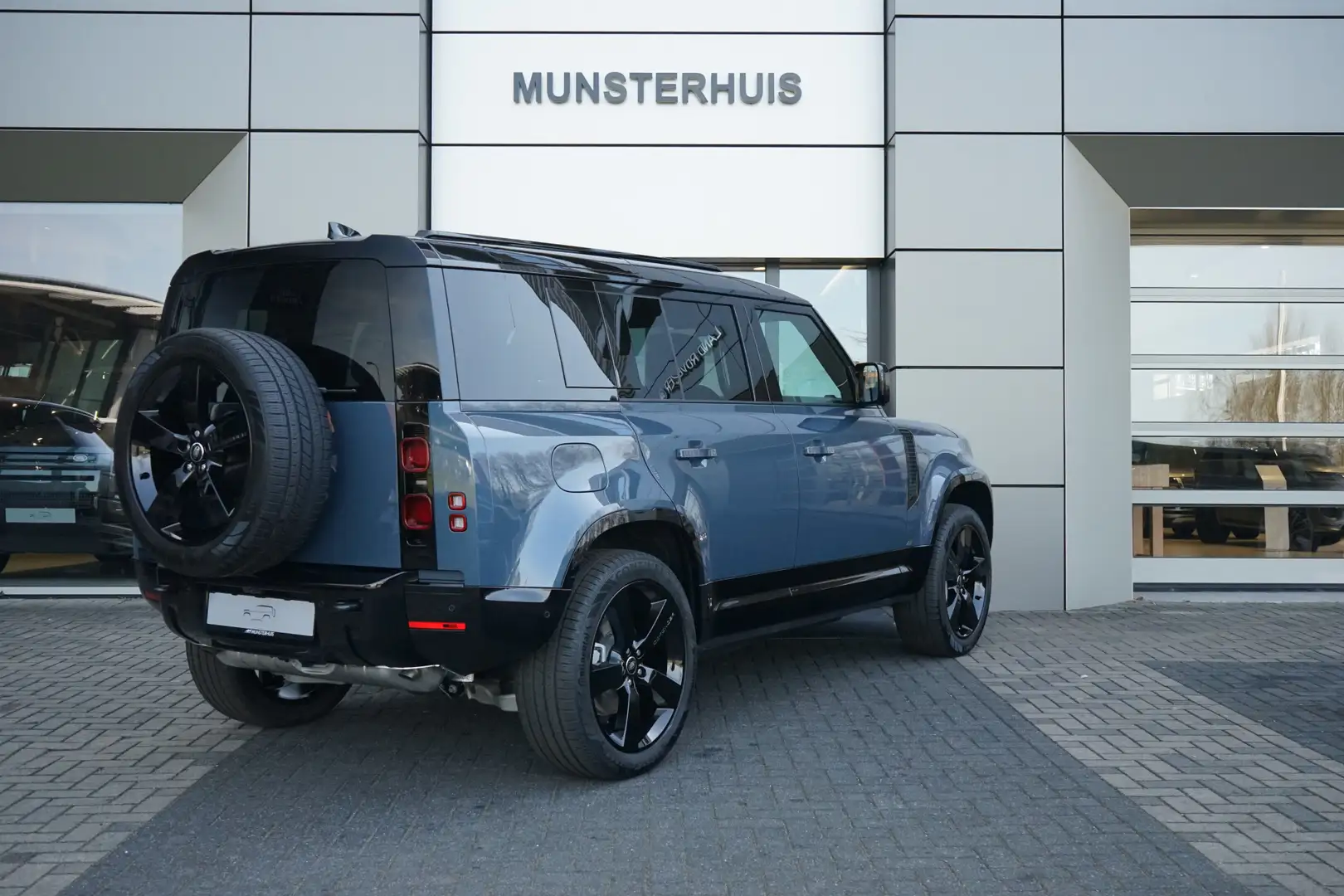 Land Rover Defender 110 P300e 110 X-Dynamic HSE | Elektrische trekhaak Blauw - 2