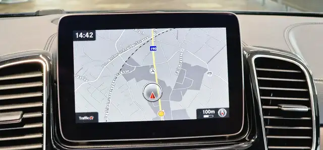 Mercedes-Benz Gle view 14