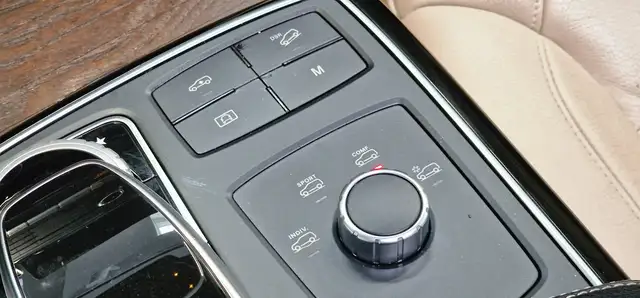 Mercedes-Benz Gle view 26