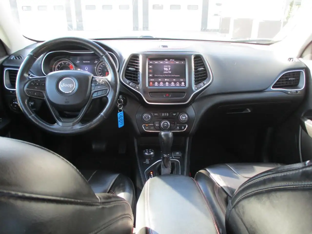 Jeep Cherokee снимка Jeep Cherokee
