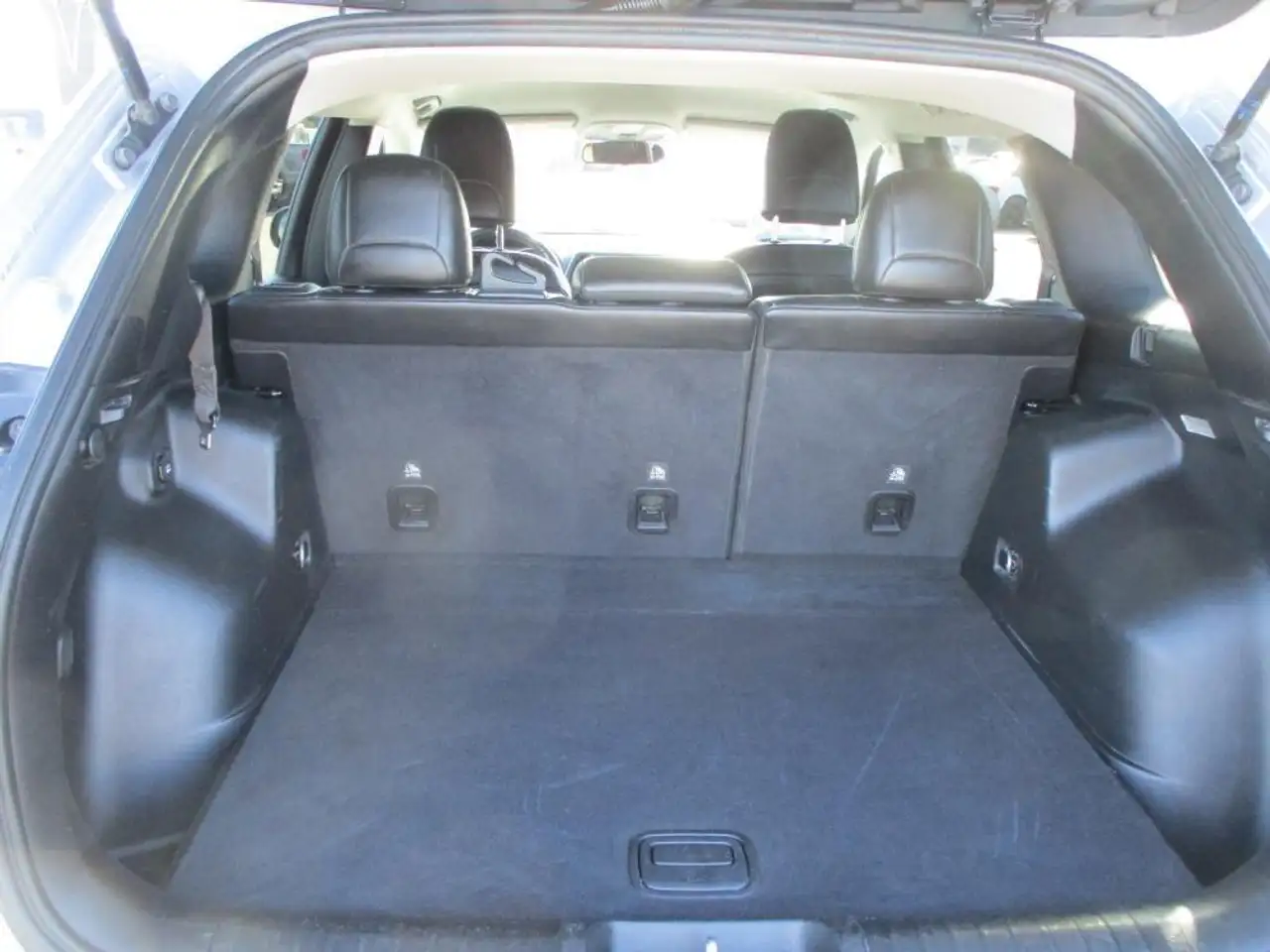 Jeep Cherokee снимка Jeep Cherokee