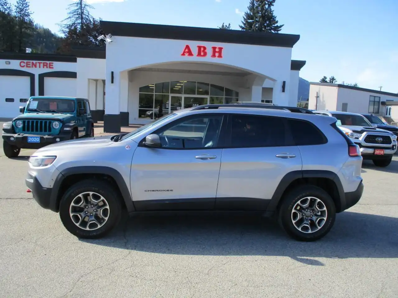 Jeep Cherokee снимка Jeep Cherokee