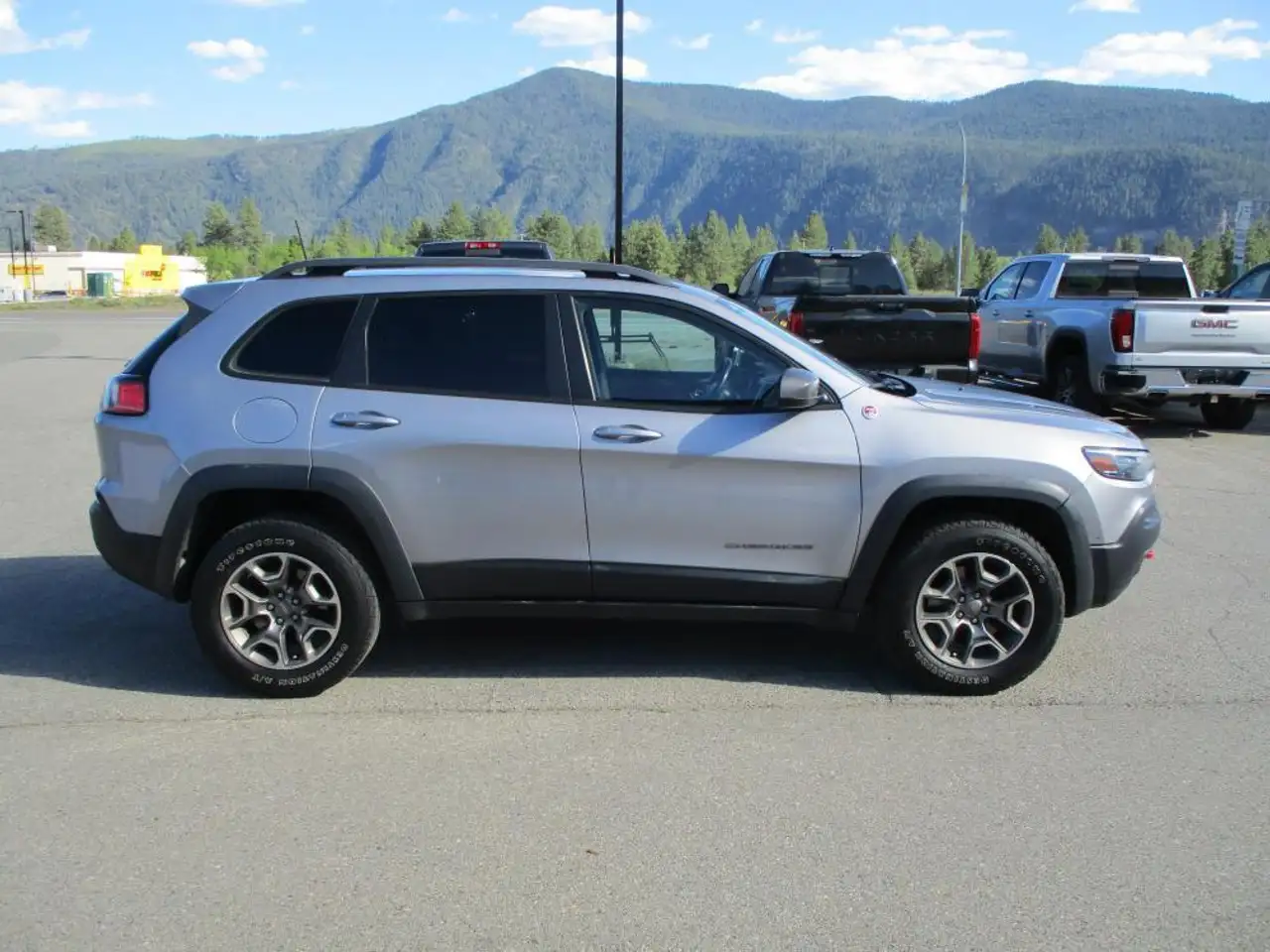 Jeep Cherokee снимка Jeep Cherokee