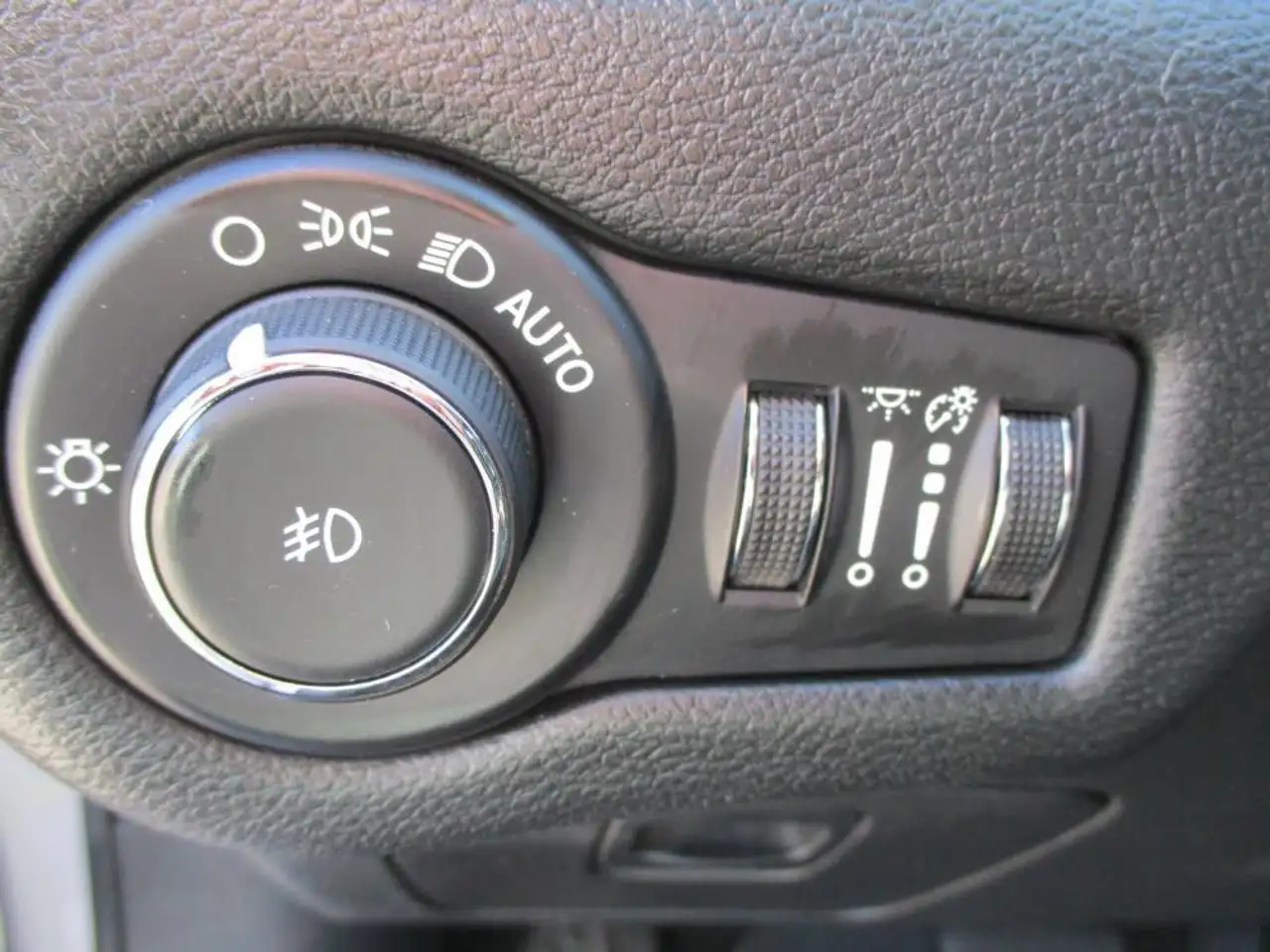 Jeep Cherokee снимка Jeep Cherokee