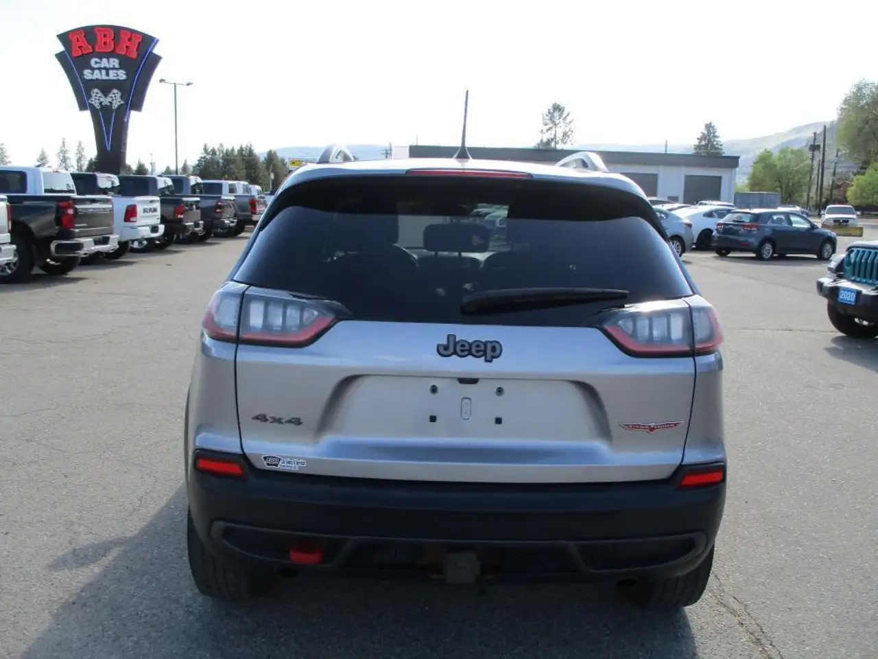Jeep Cherokee снимка Jeep Cherokee