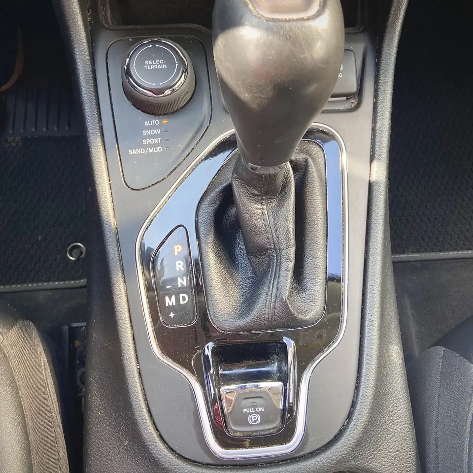 Jeep Cherokee снимка Jeep Cherokee
