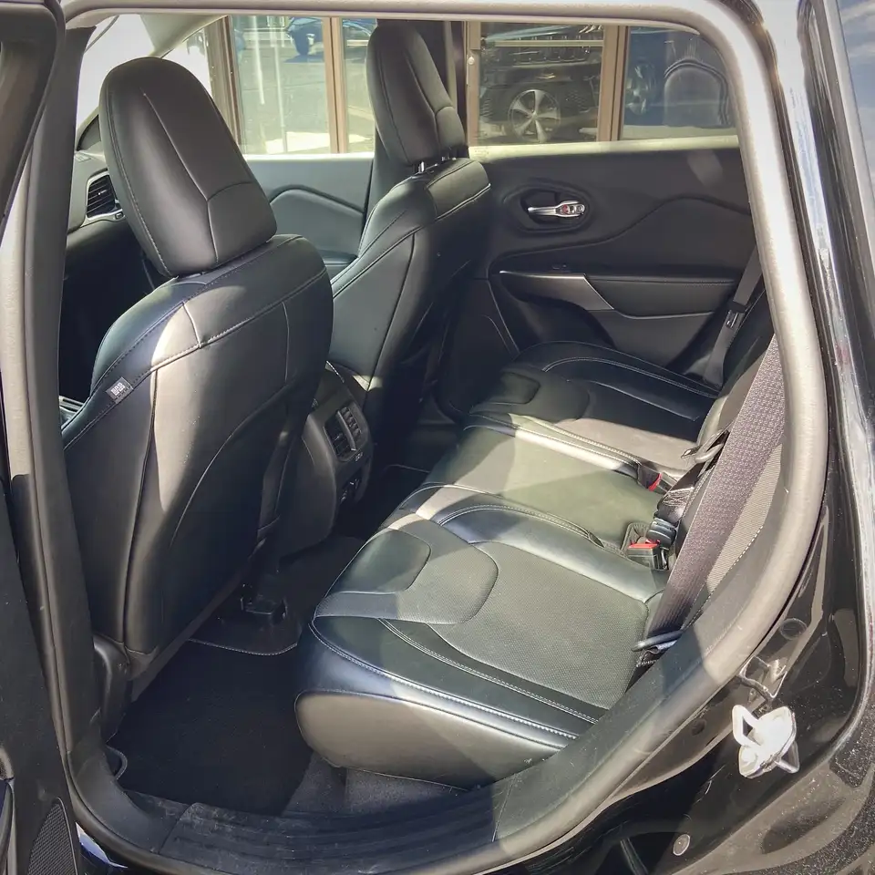 Jeep Cherokee снимка Jeep Cherokee