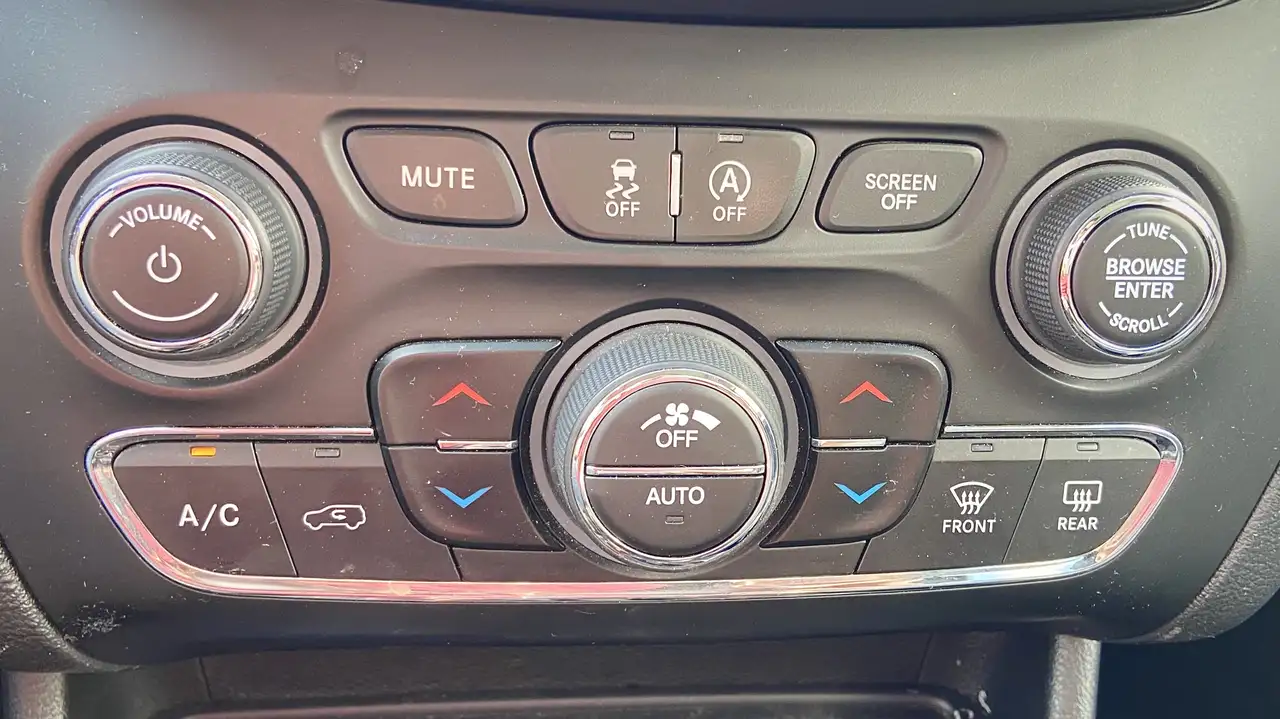 Jeep Cherokee снимка Jeep Cherokee