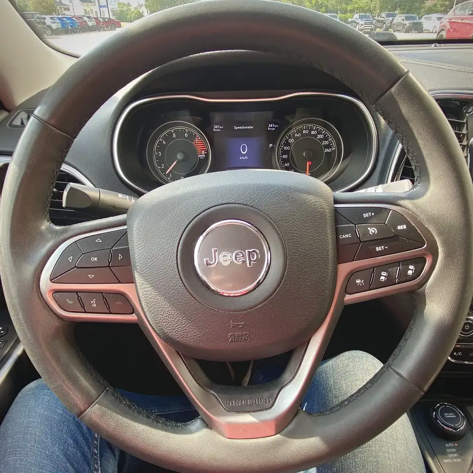 Jeep Cherokee снимка Jeep Cherokee