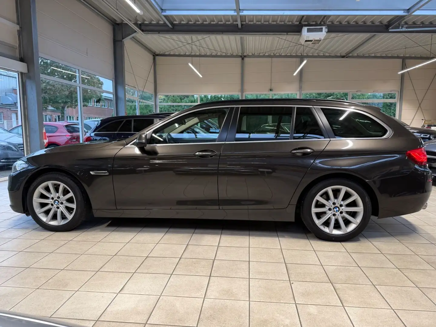 BMW 520 d Touring xDrive/HeadUp/AHK/Keyless/ACC Grau - 2
