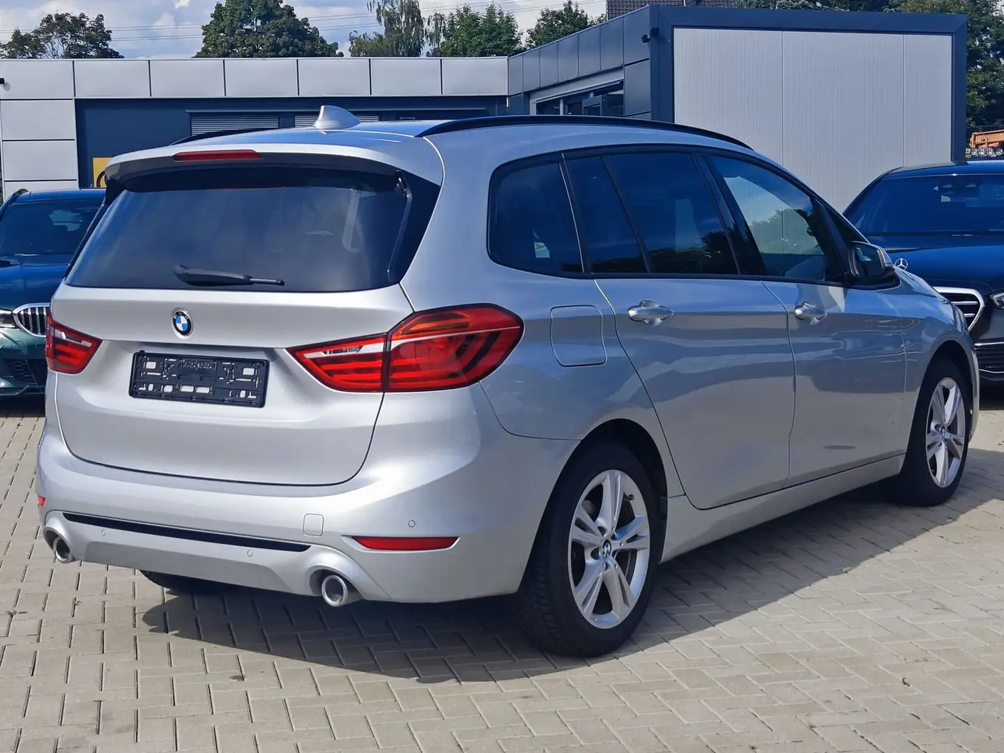 BMW 218 d xDrive Sport Line|LED|ACC|Navi Silber - 2