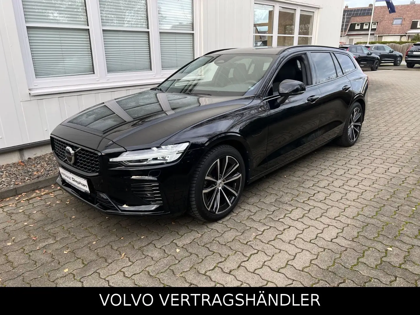 Volvo V60 Recharge T6 AWD PLUS DARK AHK GARANTIE Noir - 1