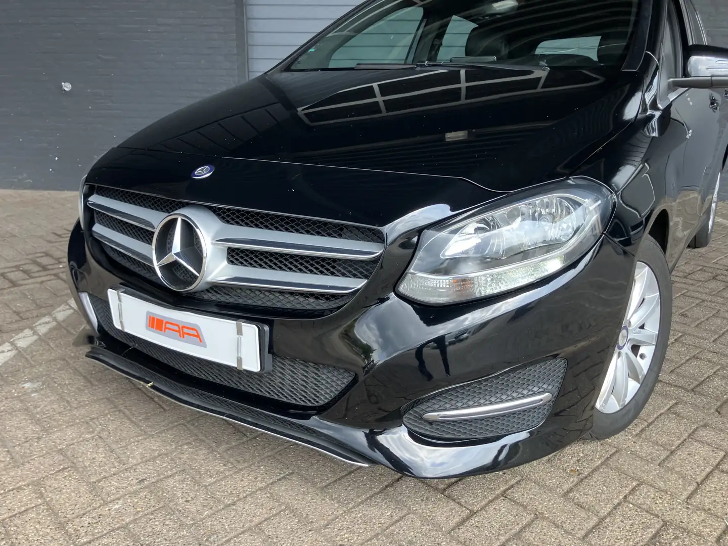 Mercedes-Benz B 180 d Business Solution AMG Zwart - 2