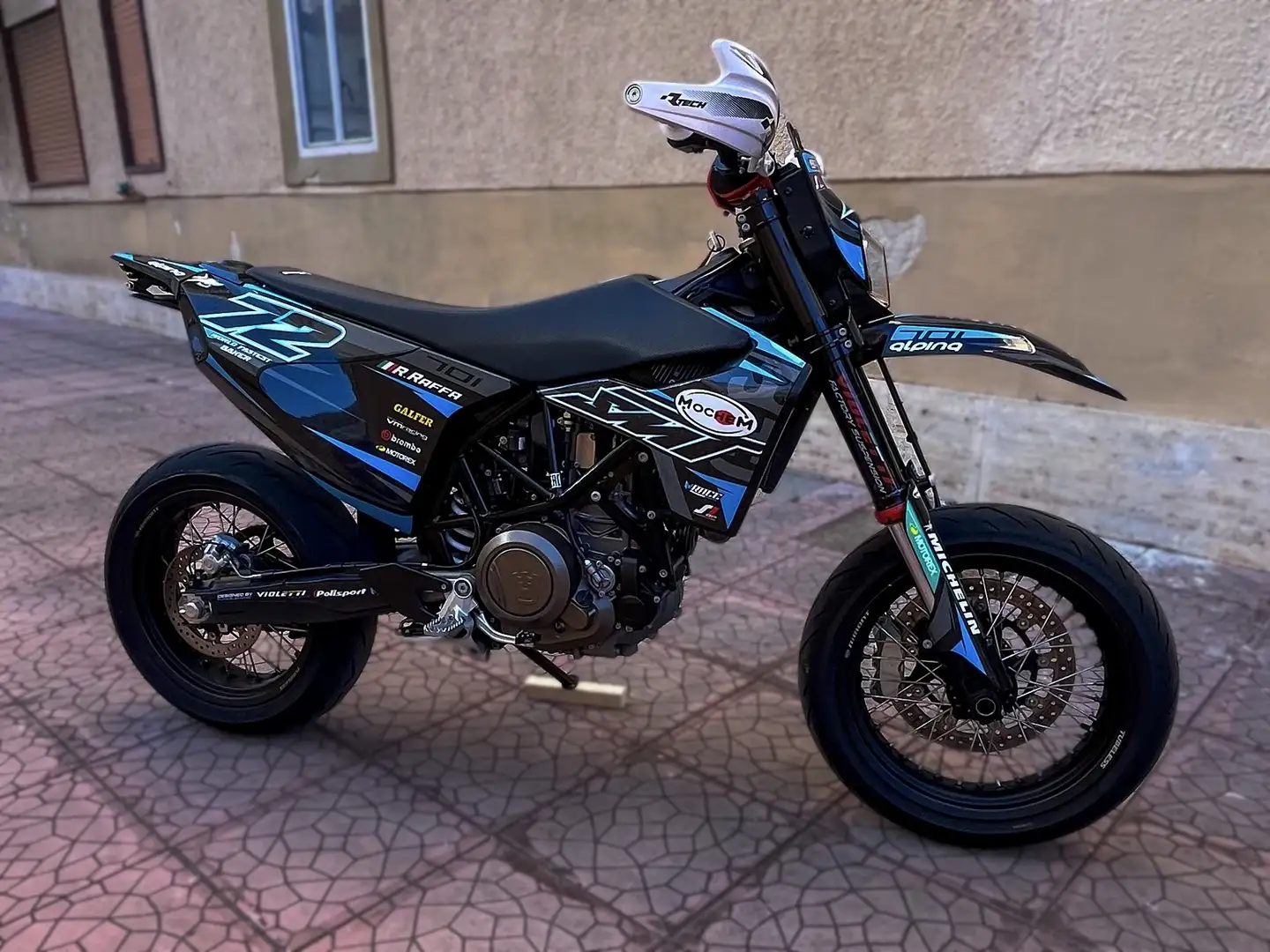 Husqvarna 701 Supermoto Sport - 2