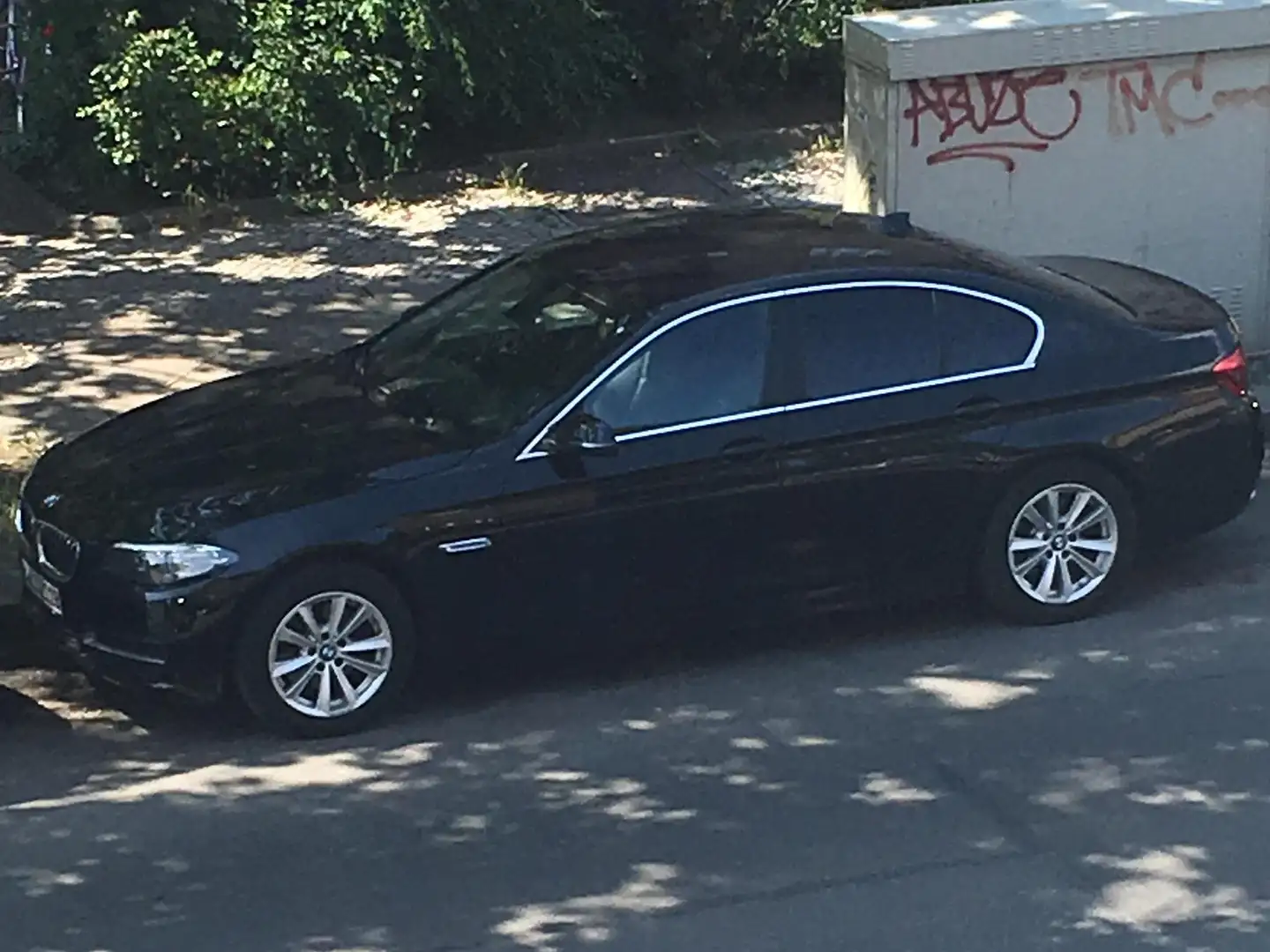 BMW 520 520d Aut. Schwarz - 1