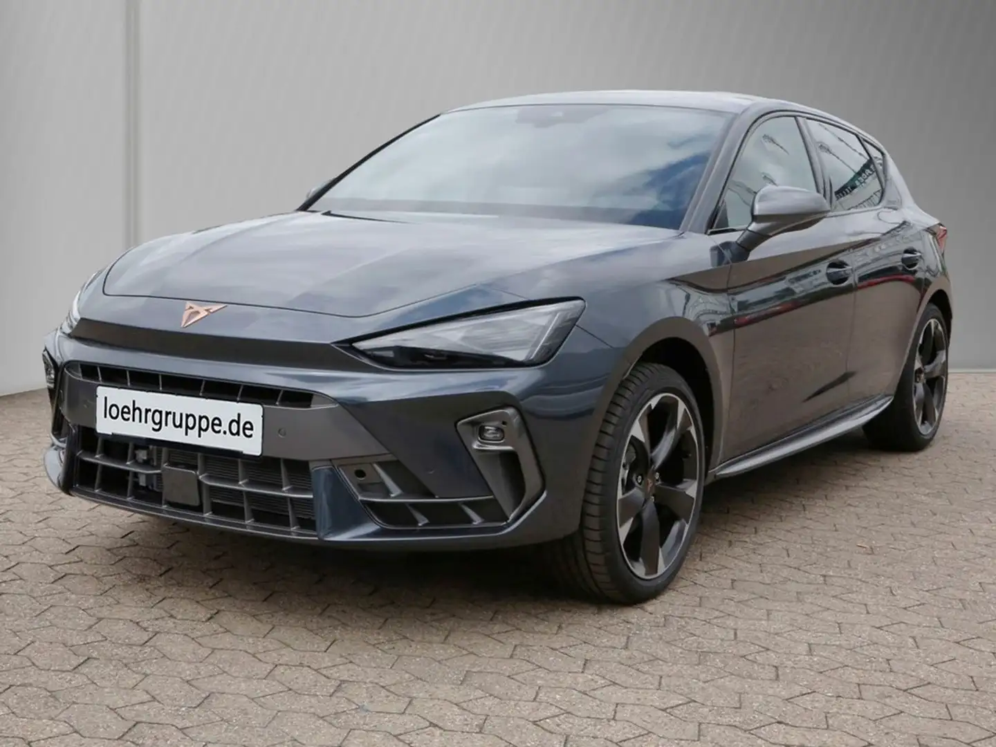 CUPRA Leon 1.5 eTSI-7-Gang-DSG Grau - 2