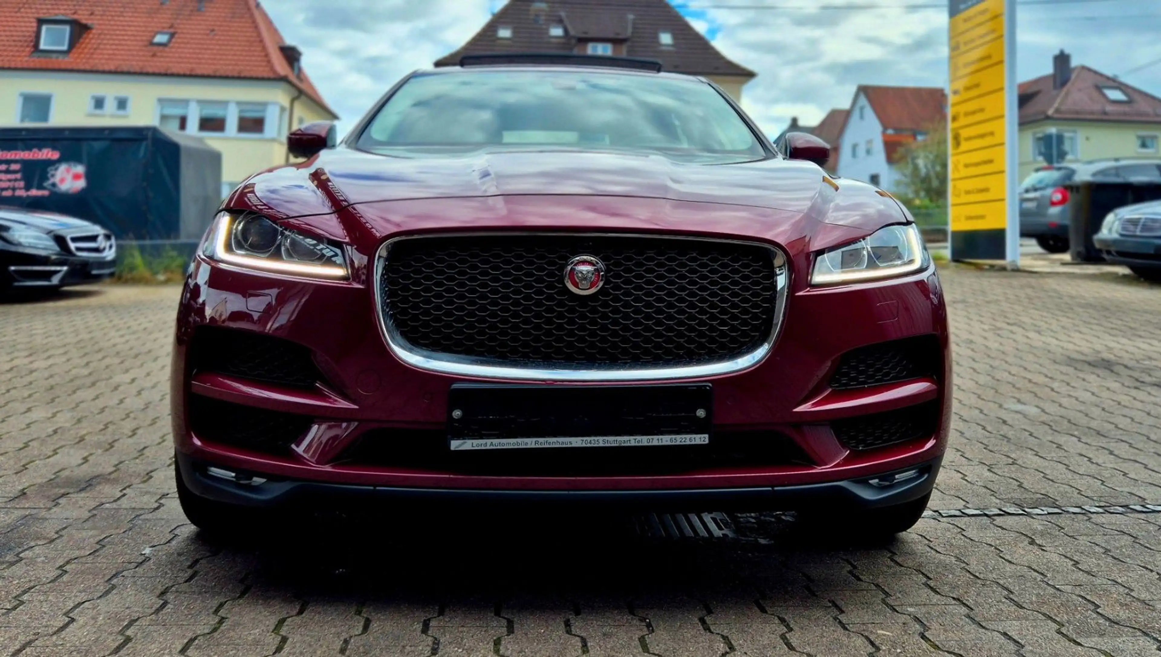 Jaguar F-Pace F-PACE 3,0d Portfolio AWD/Voll-AHK-PANO-1.Hand — photo 2