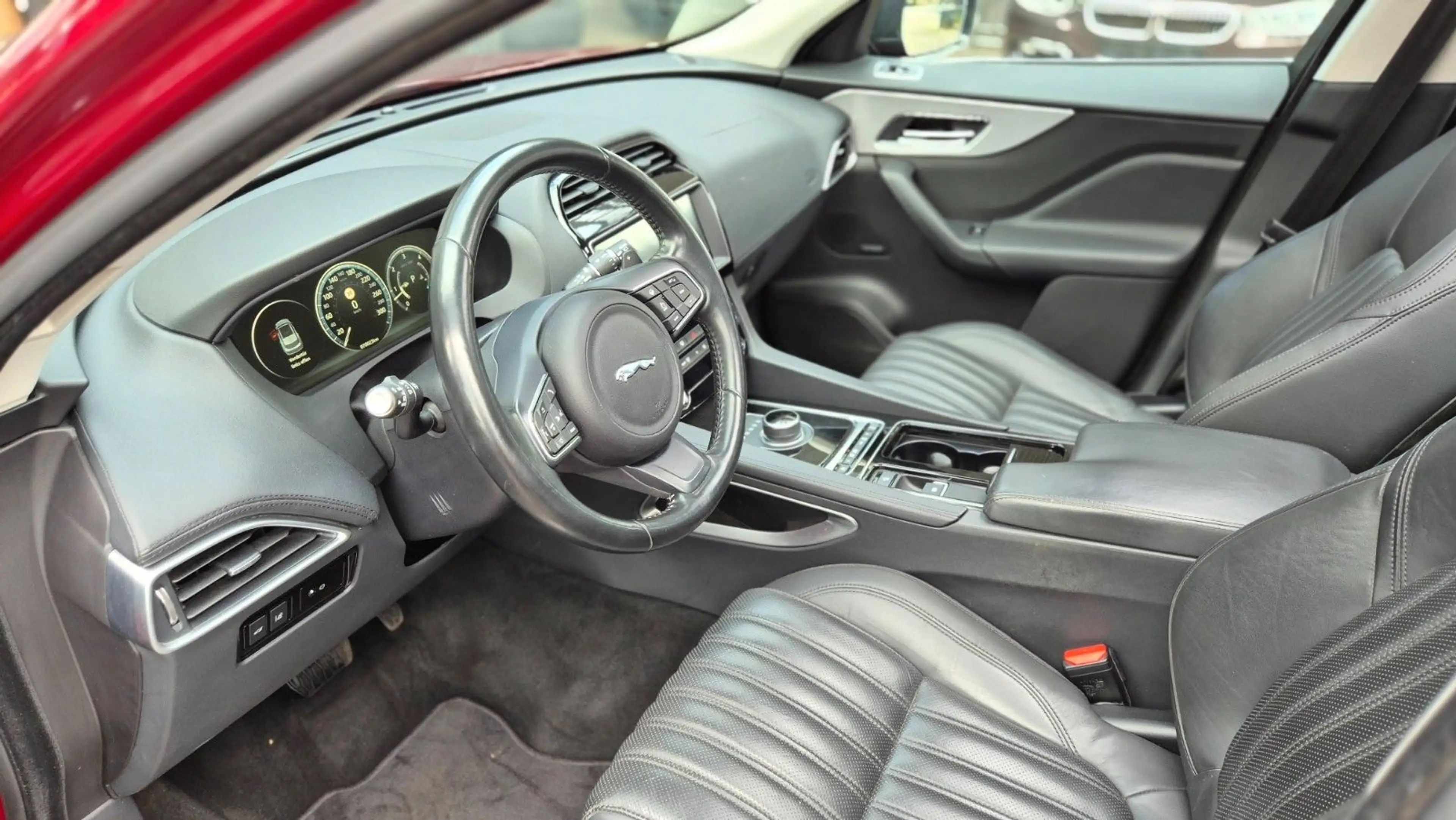Jaguar F-Pace F-PACE 3,0d Portfolio AWD/Voll-AHK-PANO-1.Hand — photo 11