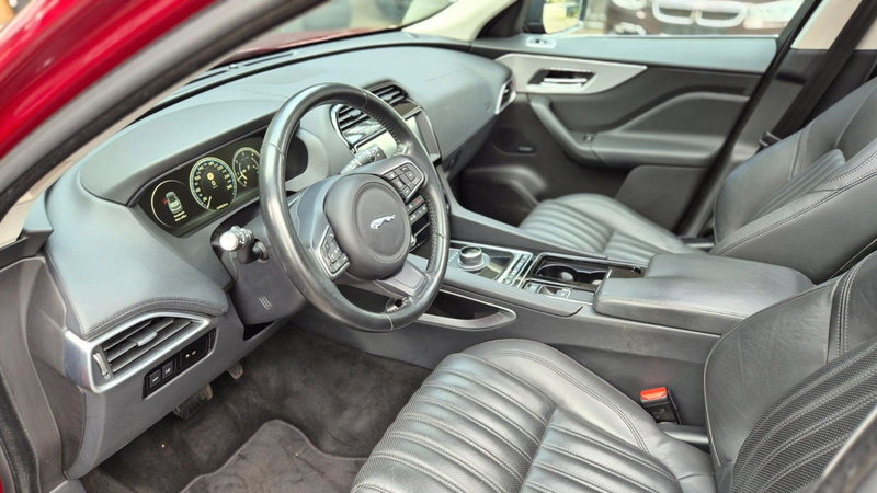 Jaguar F-Pace F-PACE 3,0d Portfolio AWD/Voll-AHK-PANO-1.Hand — photo 11