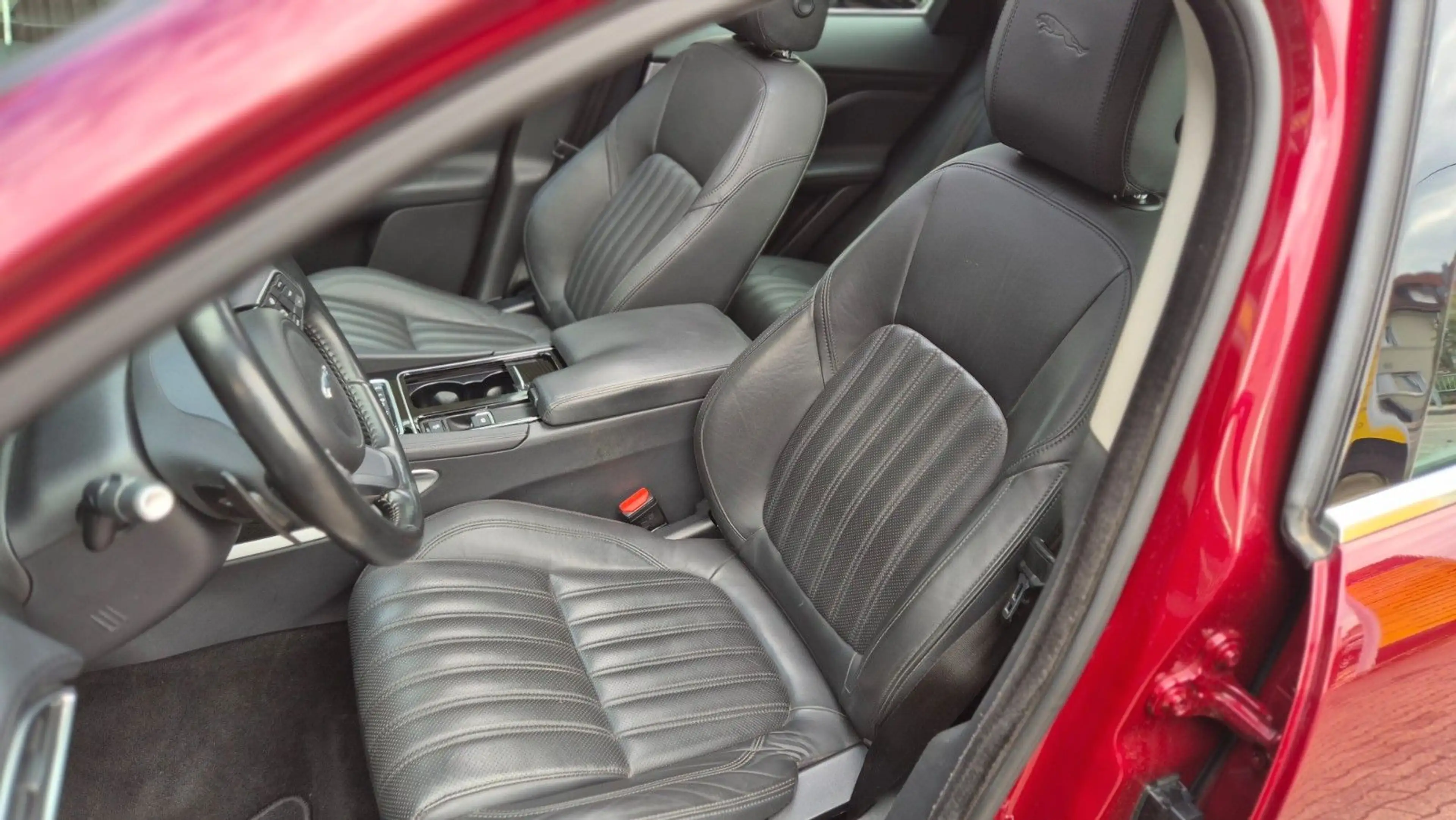 Jaguar F-Pace F-PACE 3,0d Portfolio AWD/Voll-AHK-PANO-1.Hand — photo 9