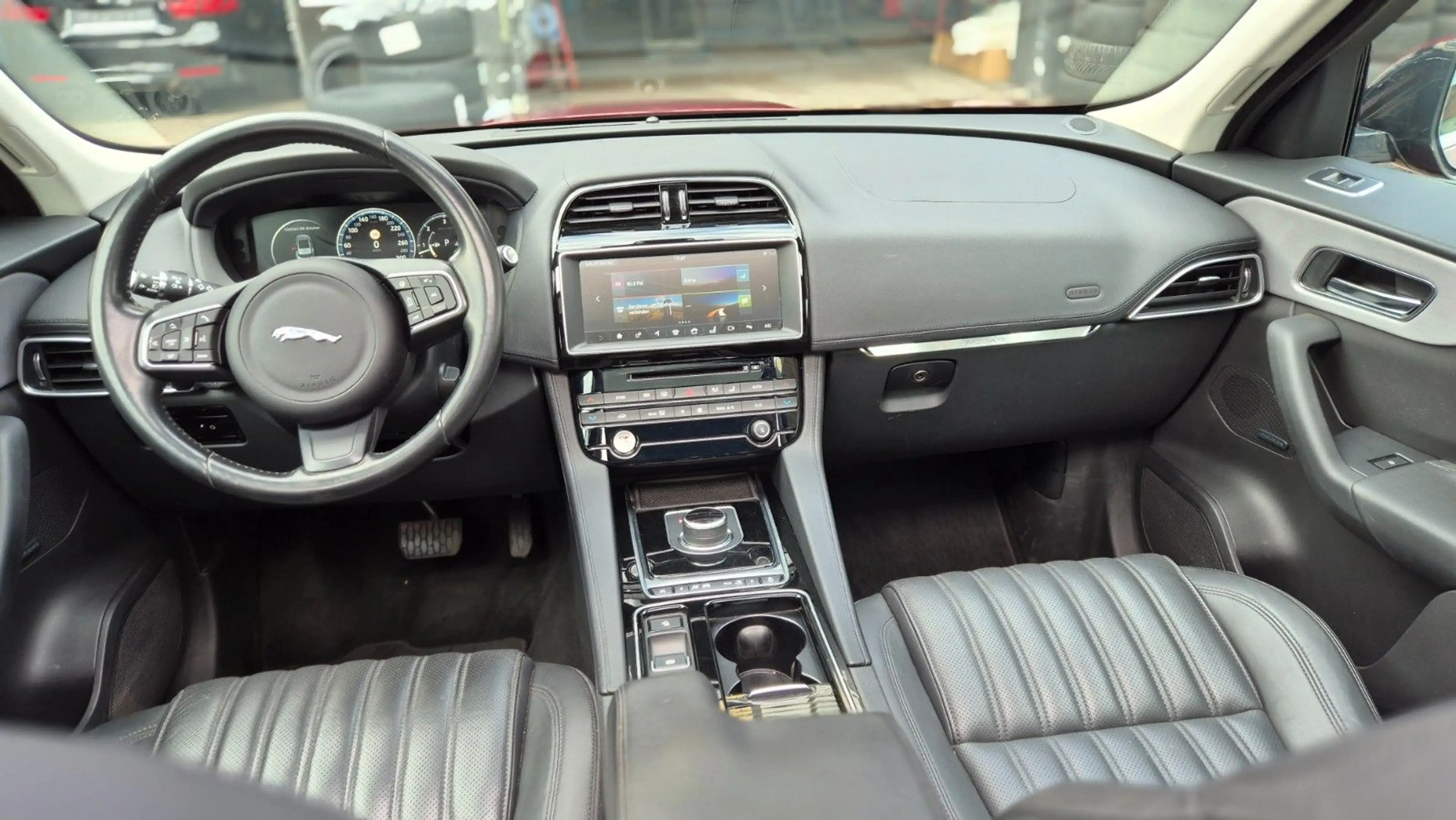 Jaguar F-Pace F-PACE 3,0d Portfolio AWD/Voll-AHK-PANO-1.Hand — photo 7
