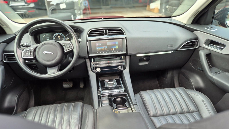Jaguar F-Pace F-PACE 3,0d Portfolio AWD/Voll-AHK-PANO-1.Hand — photo 7