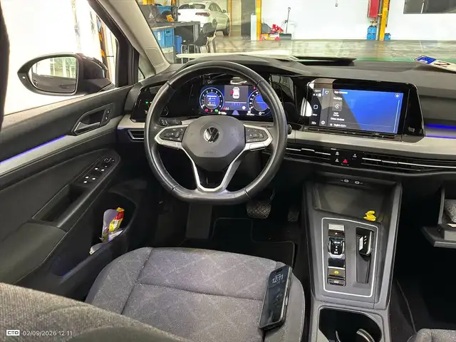 Volkswagen Golf view 5