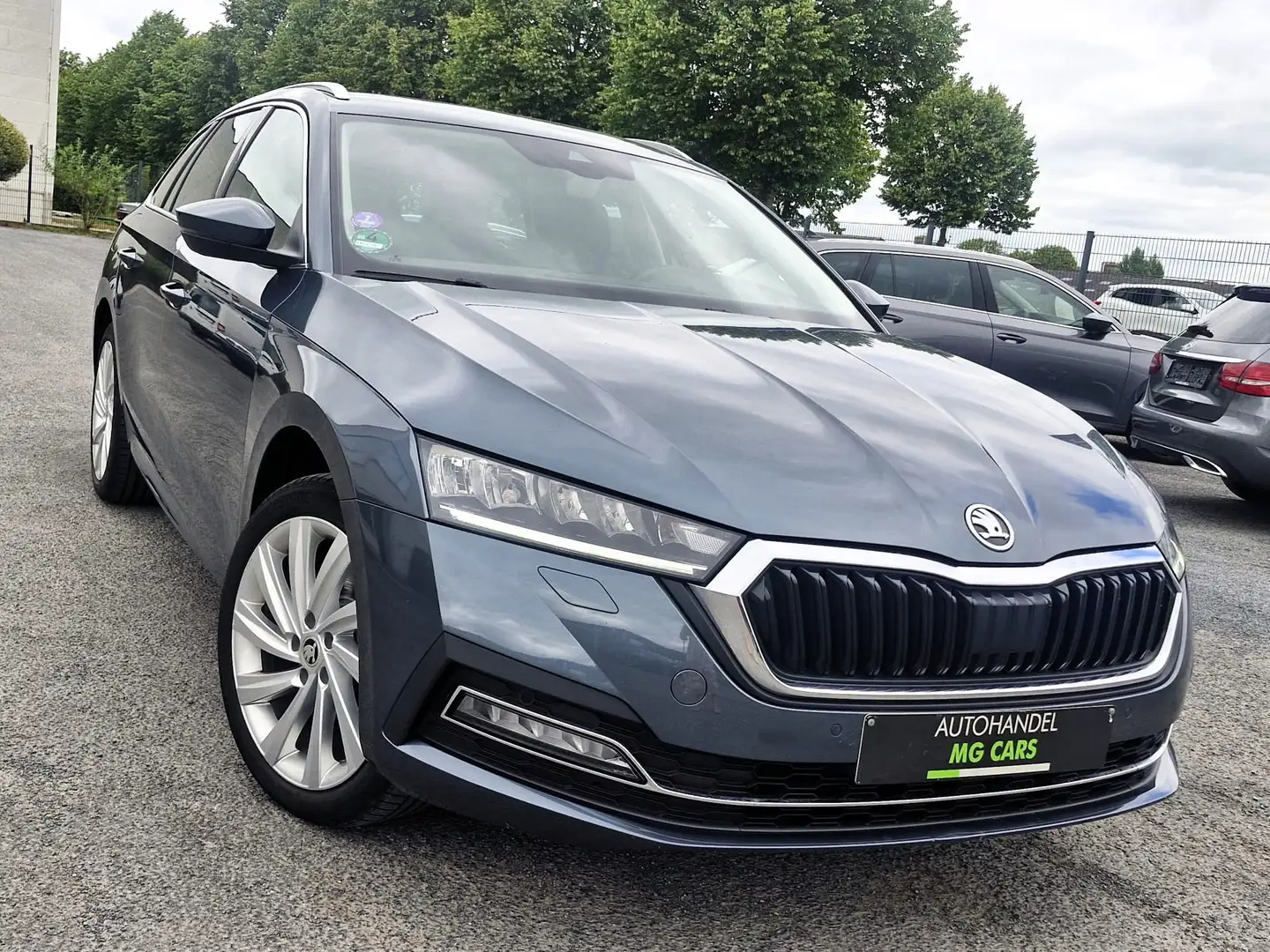Skoda Octavia Combi 1.4 TSI iV HYBRIDE DSG ADAPTIVE LED LIGHTS Grijs - 1