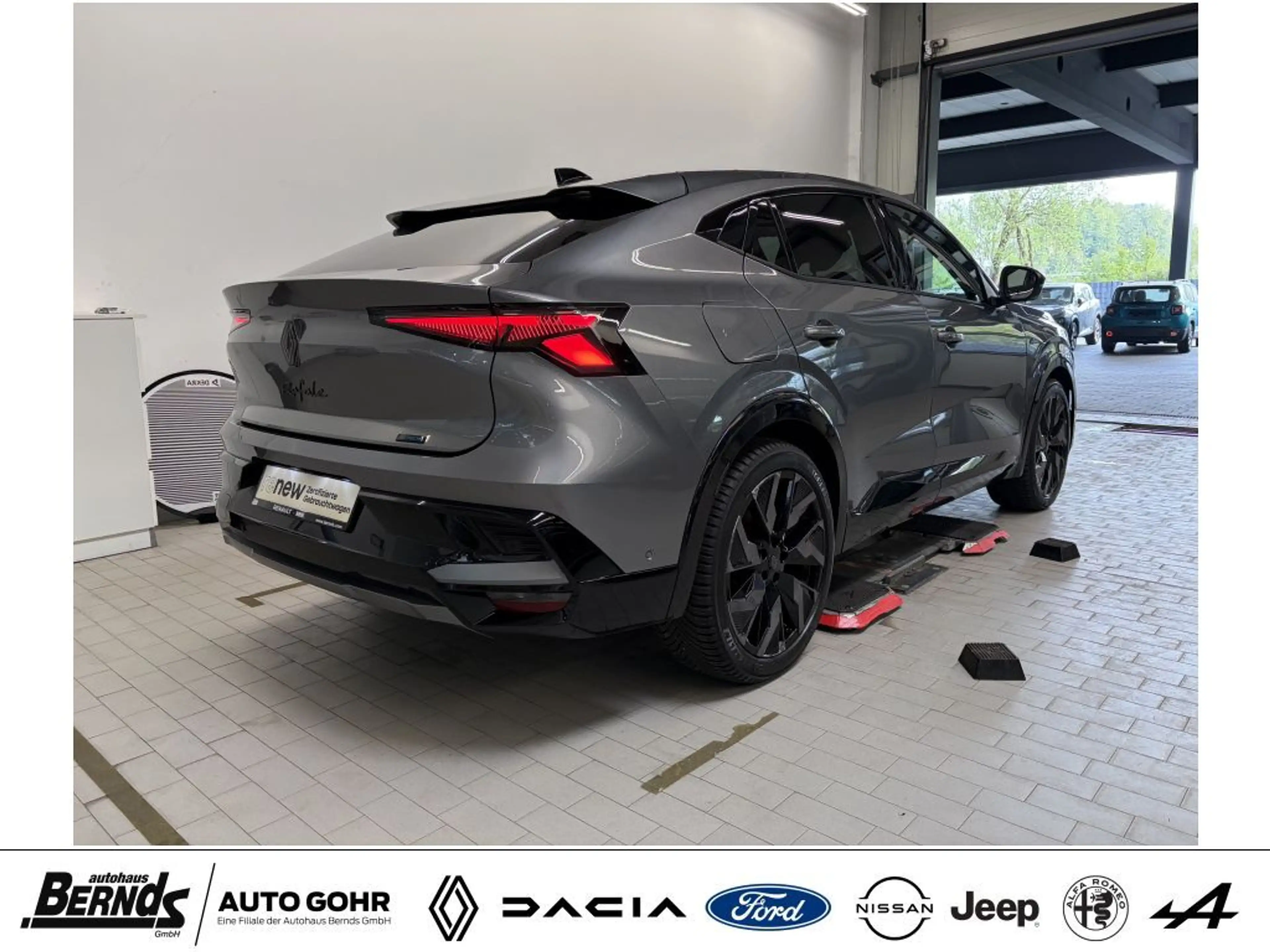 Renault Rafale E-Tech Plug-in Hybrid 300 4x4 Esprit Alpine AUTOM. — photo 11