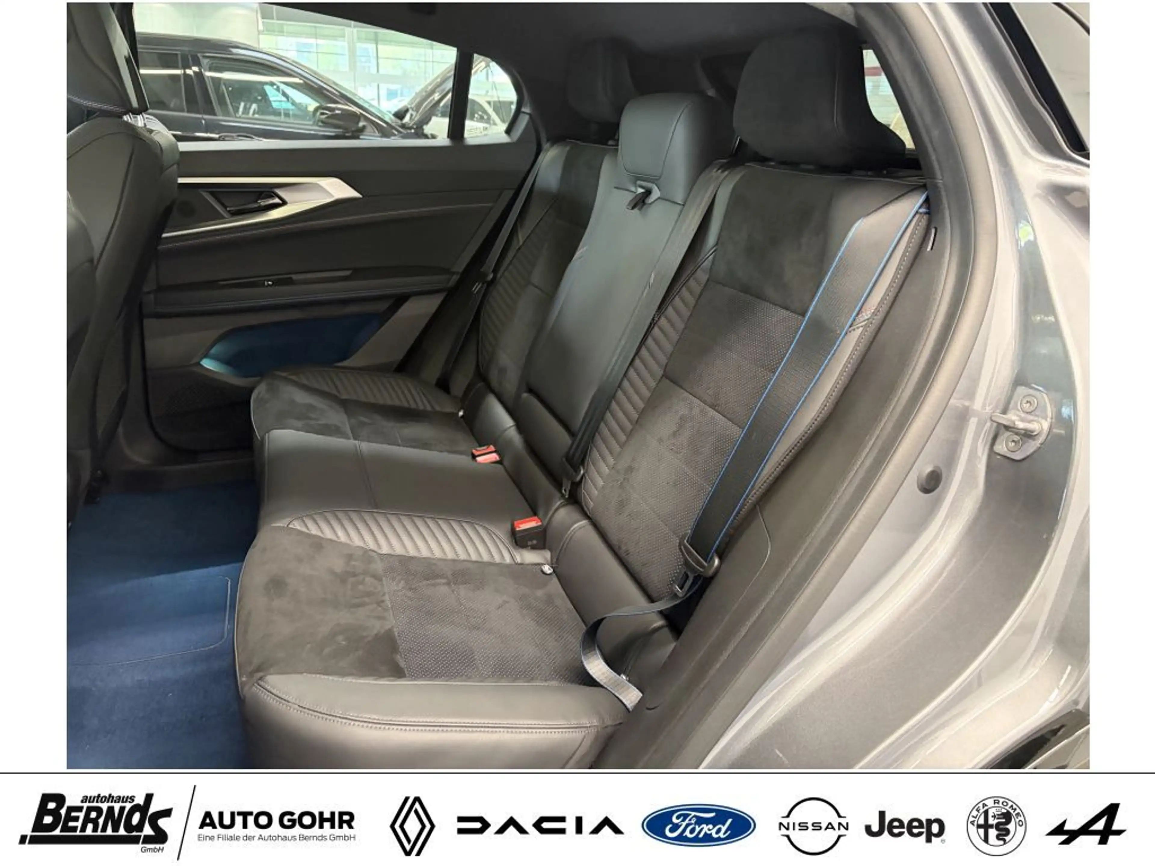 Renault Rafale E-Tech Plug-in Hybrid 300 4x4 Esprit Alpine AUTOM. — photo 12