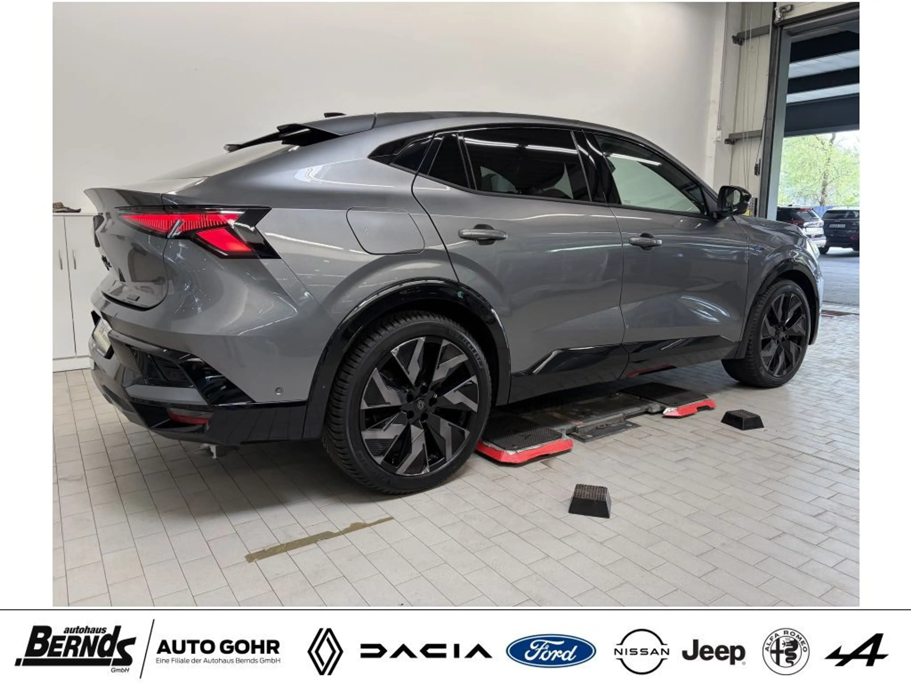 Renault Rafale E-Tech Plug-in Hybrid 300 4x4 Esprit Alpine AUTOM. — photo 8