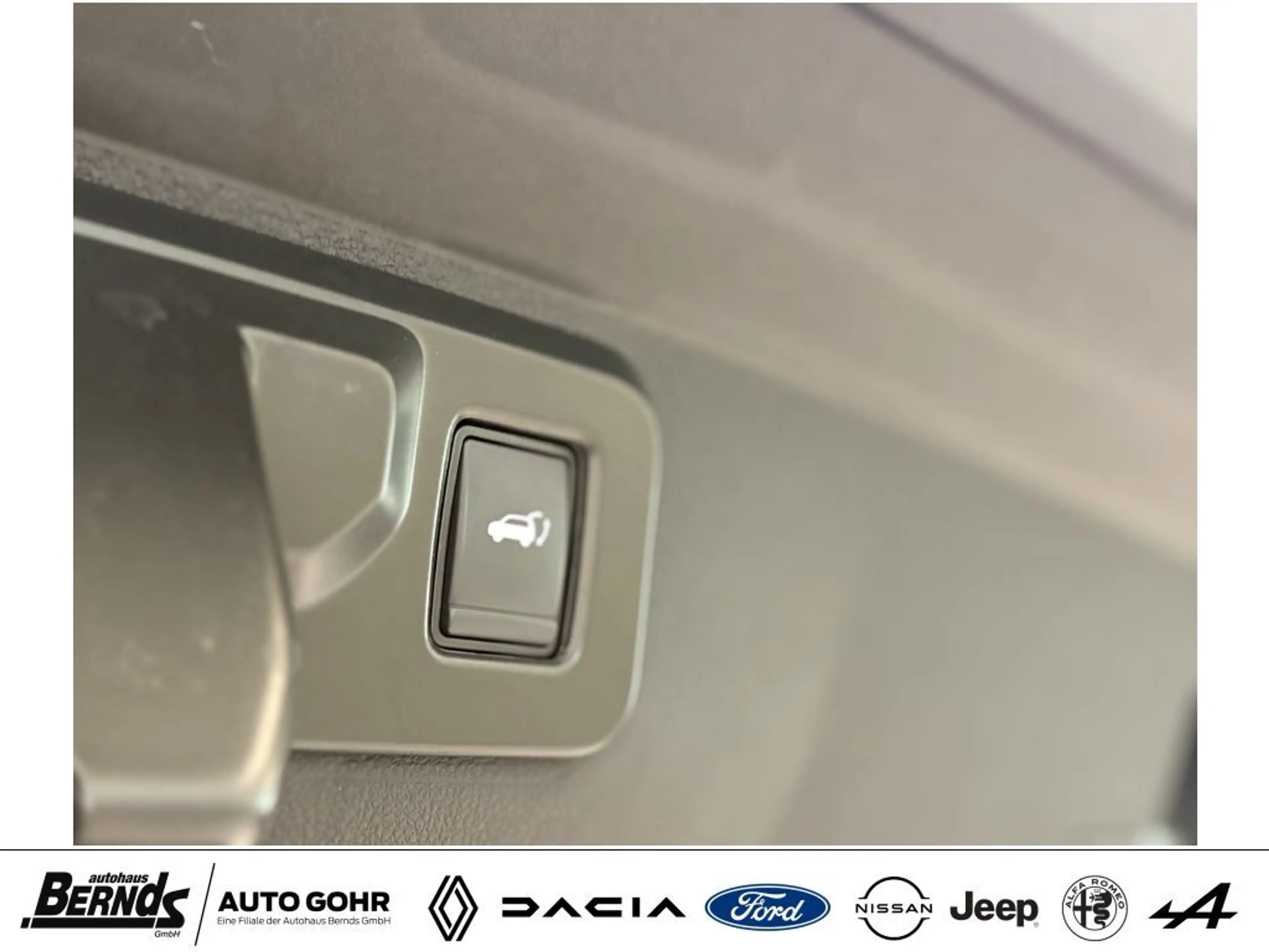 Renault Rafale E-Tech Plug-in Hybrid 300 4x4 Esprit Alpine AUTOM. — photo 10
