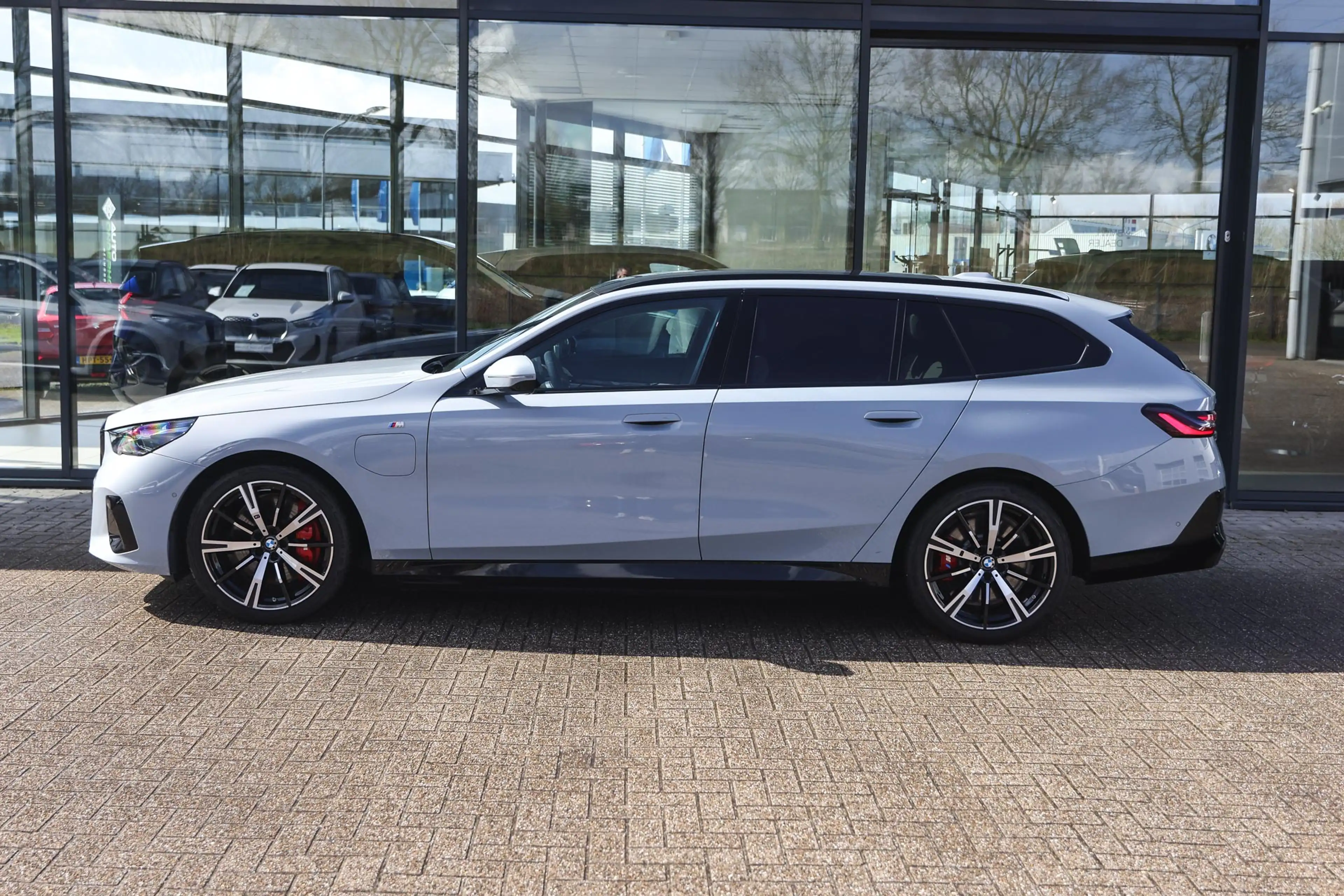 BMW 550 5 Serie Touring 550e xDrive M Sport Automaat / Pan — photo 7