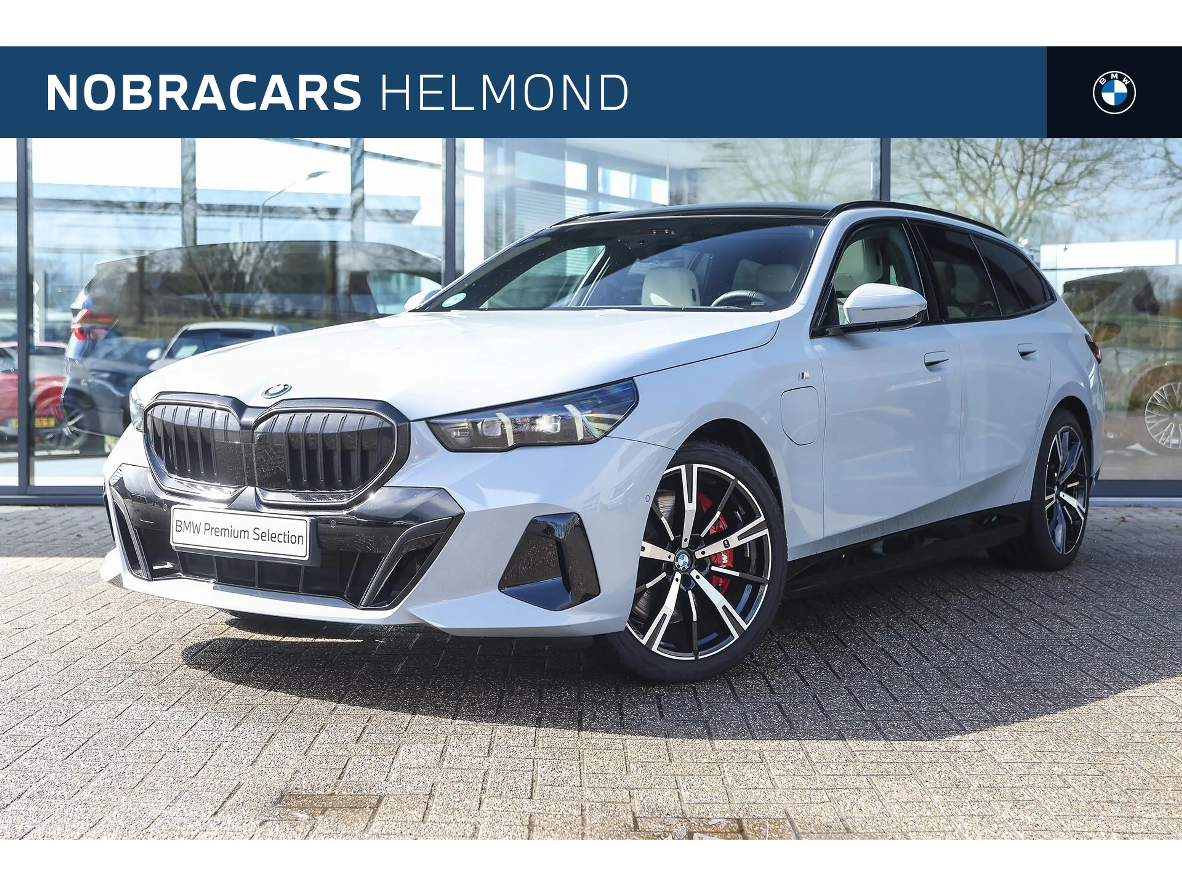 BMW 550 5 Serie Touring 550e xDrive M Sport Automaat / Pan