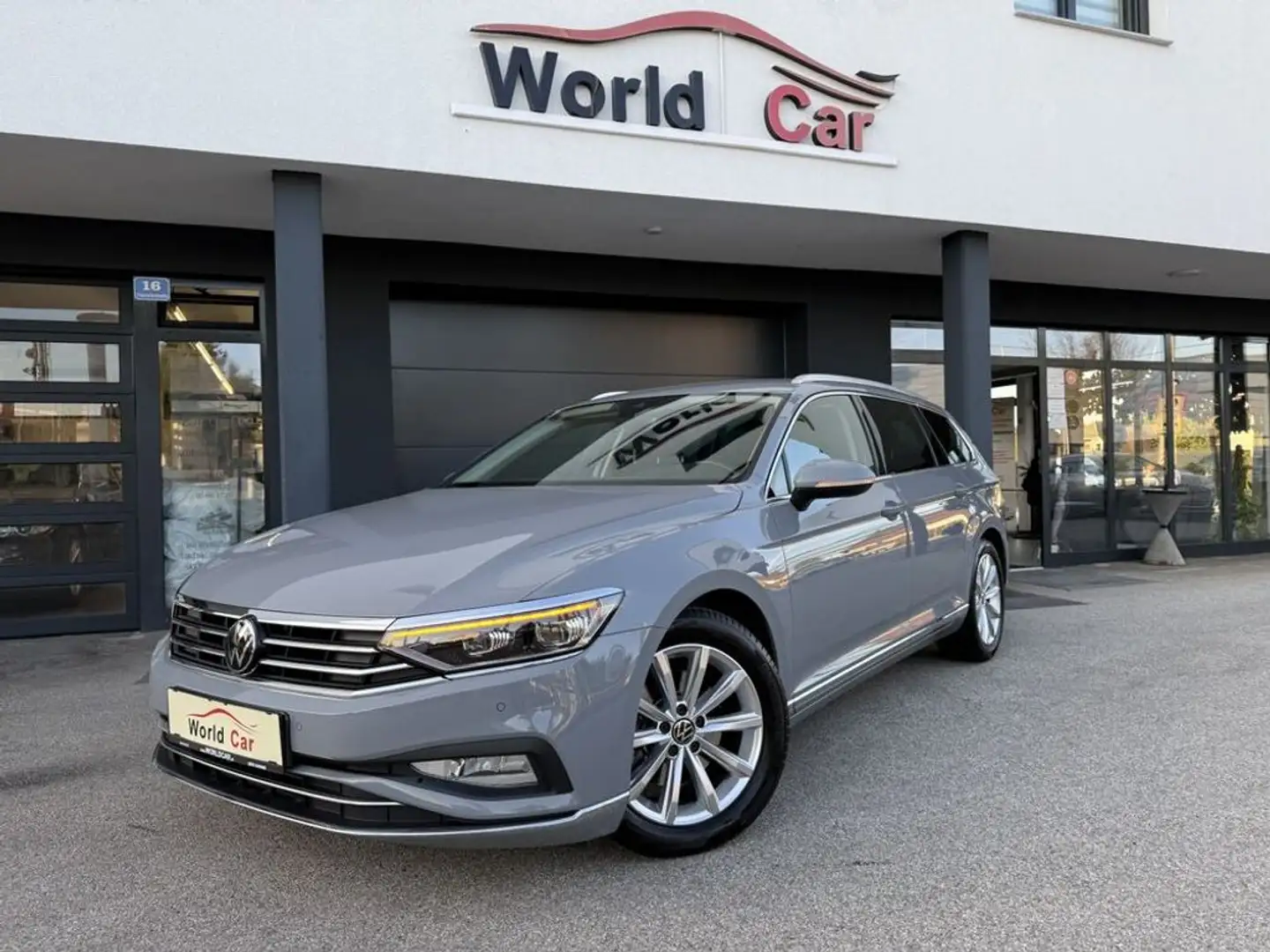 Volkswagen Passat Variant Elegance 2,0 SCR TDI DSG MATRIX-RFK Grau - 2