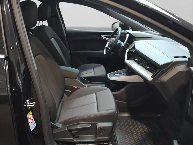 Audi Q4 e-tron view 4