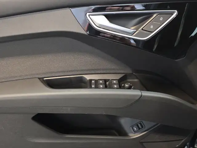 Audi Q4 e-tron view 8