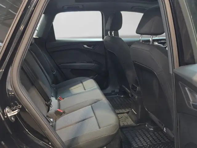 Audi Q4 e-tron view 6