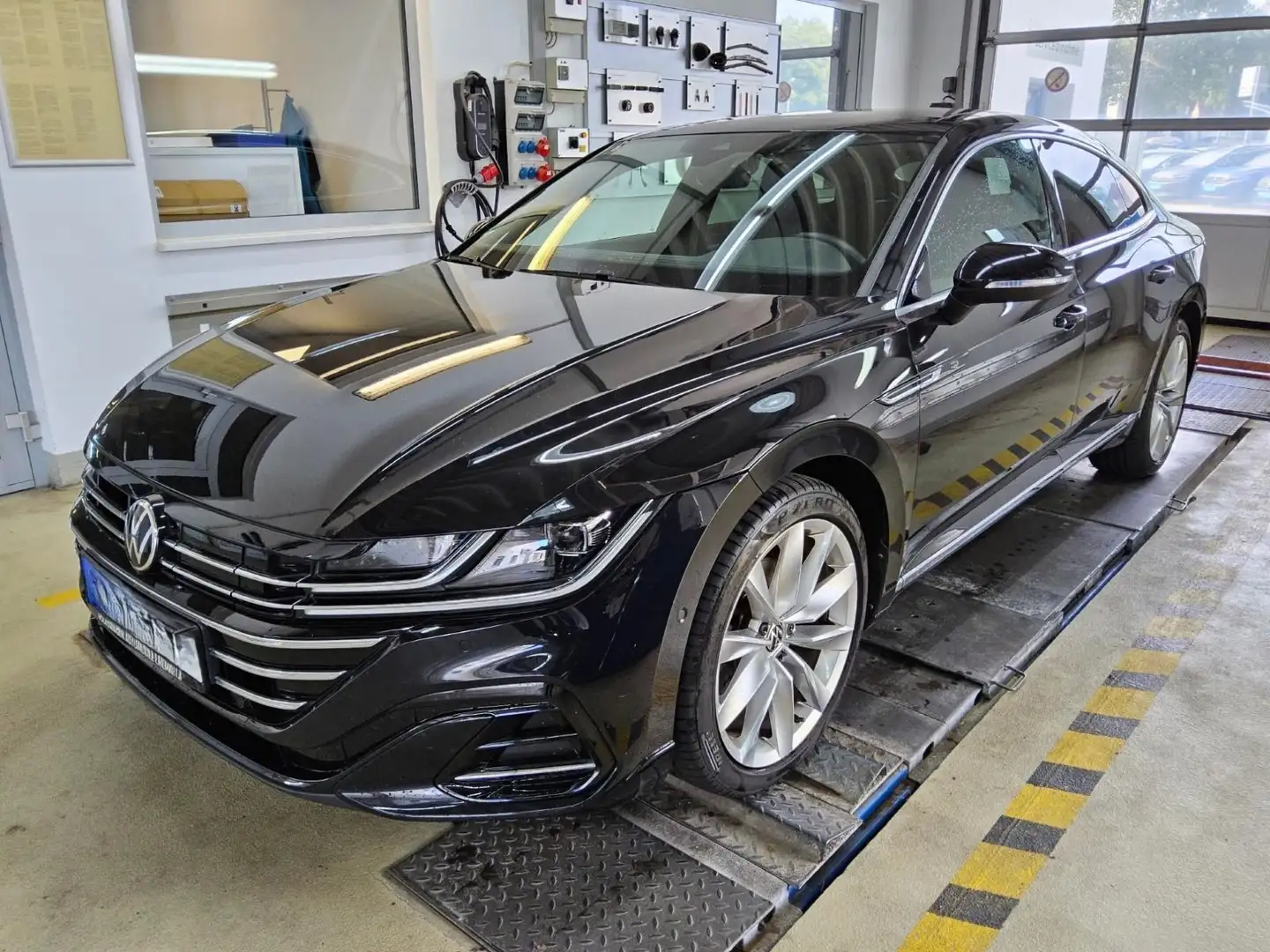 Volkswagen Arteon 1.4 TSI eHybrid R-Line Panorama IQ.LIGHT Schwarz - 2