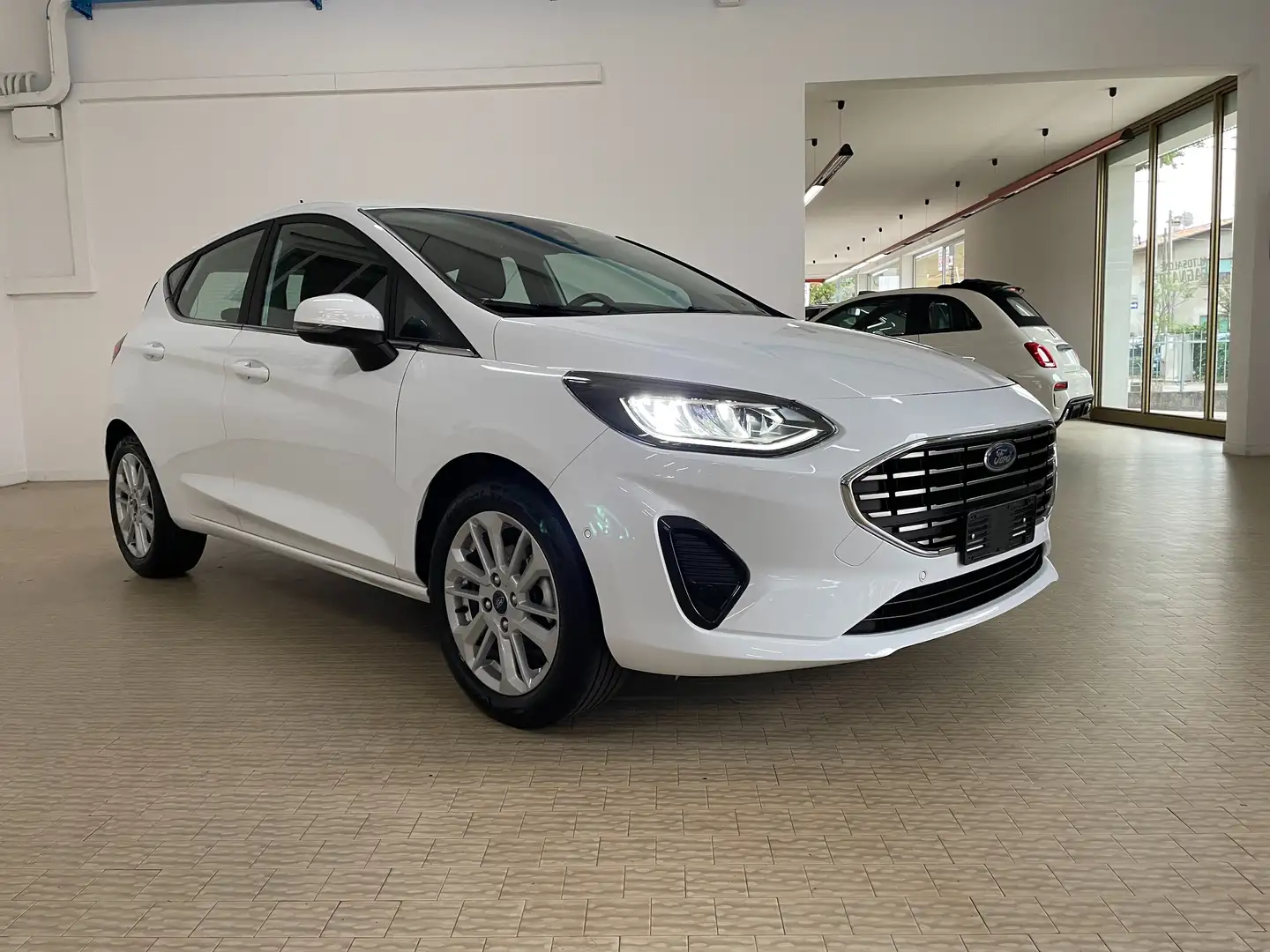 Ford Fiesta 5p 1.1 Titanium 75cv Neopatentati Telecam+Sensori Bianco - 2