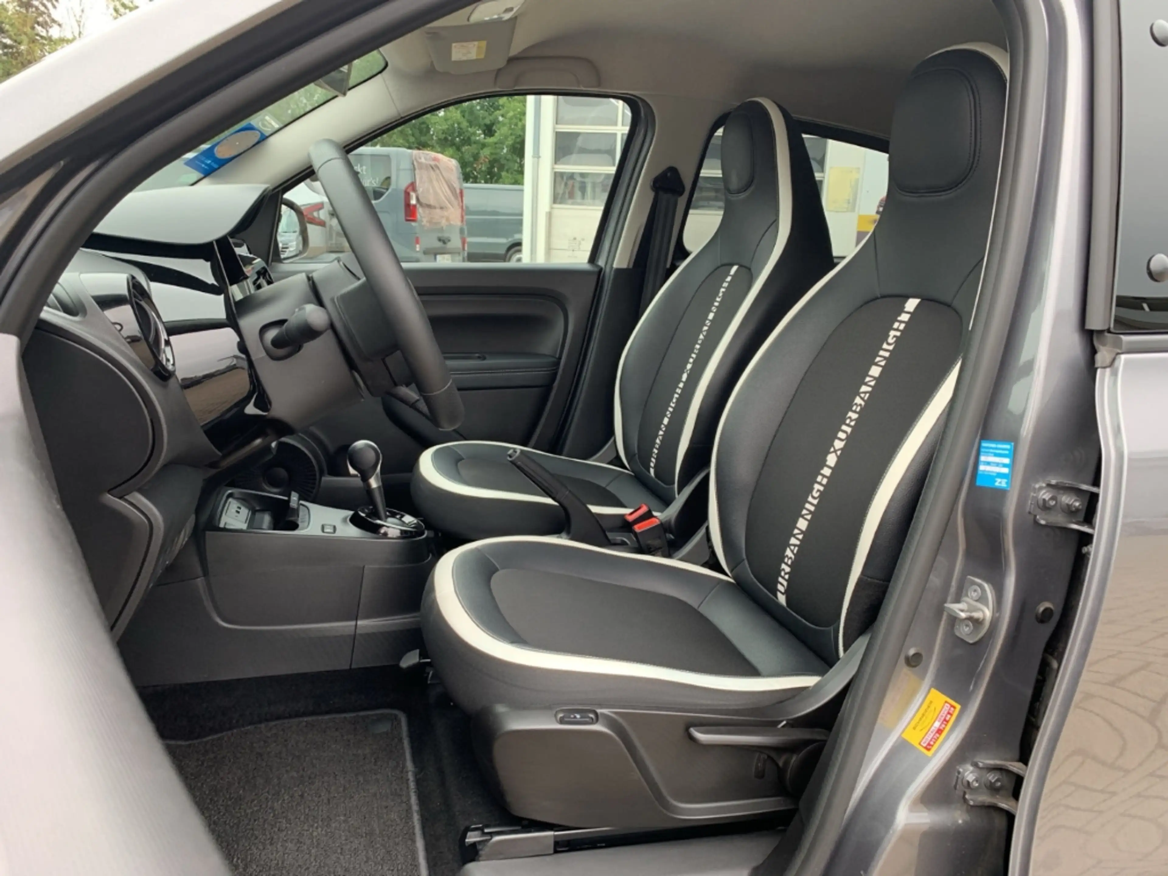 Renault Twingo E-TECH URBAN NIGHT Urban Night RFK,NAVI,SHZ — photo 9