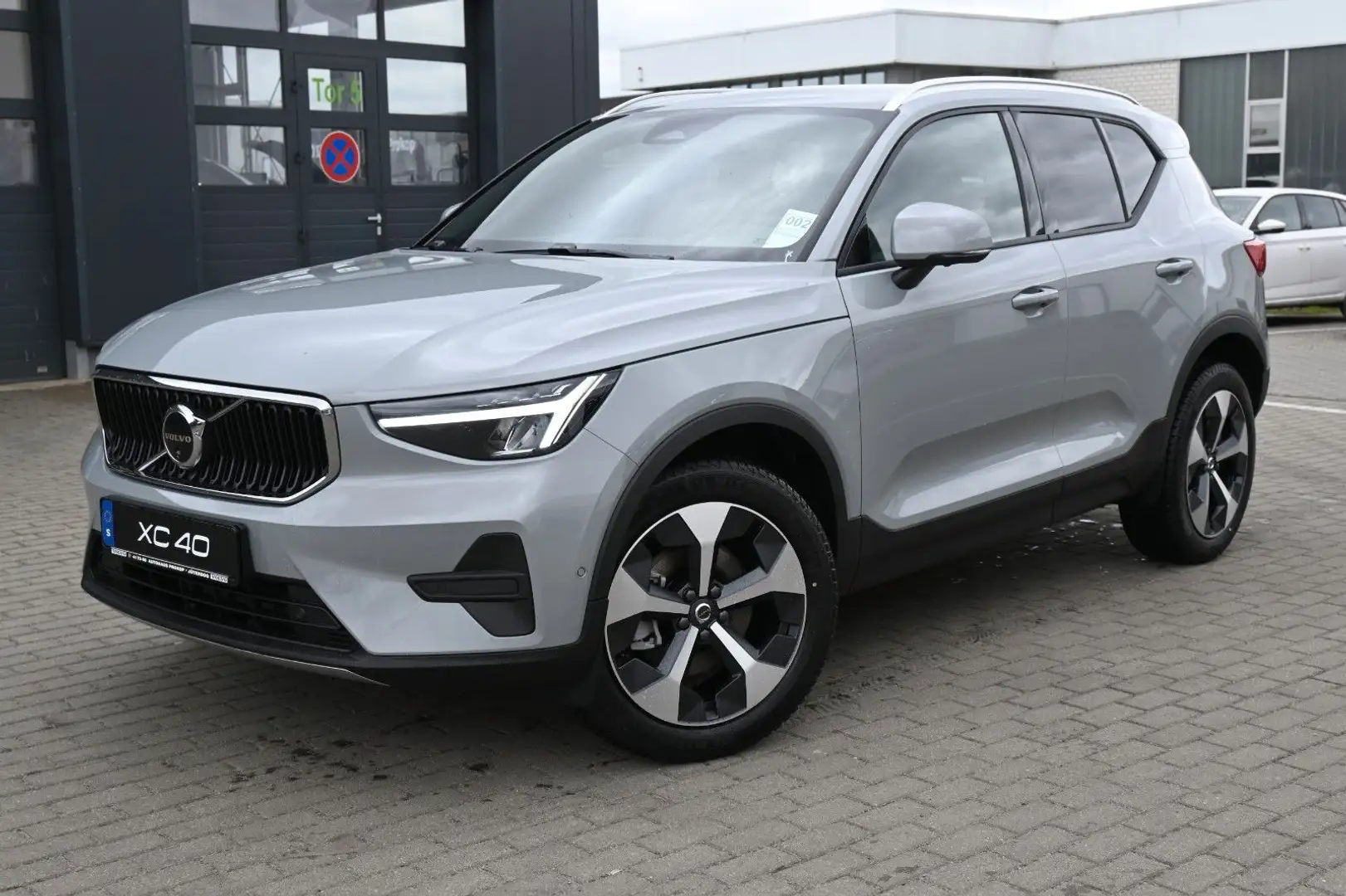 Volvo XC40 B3 DKG *360°*ACC*Allwetter*AHK Grau - 1