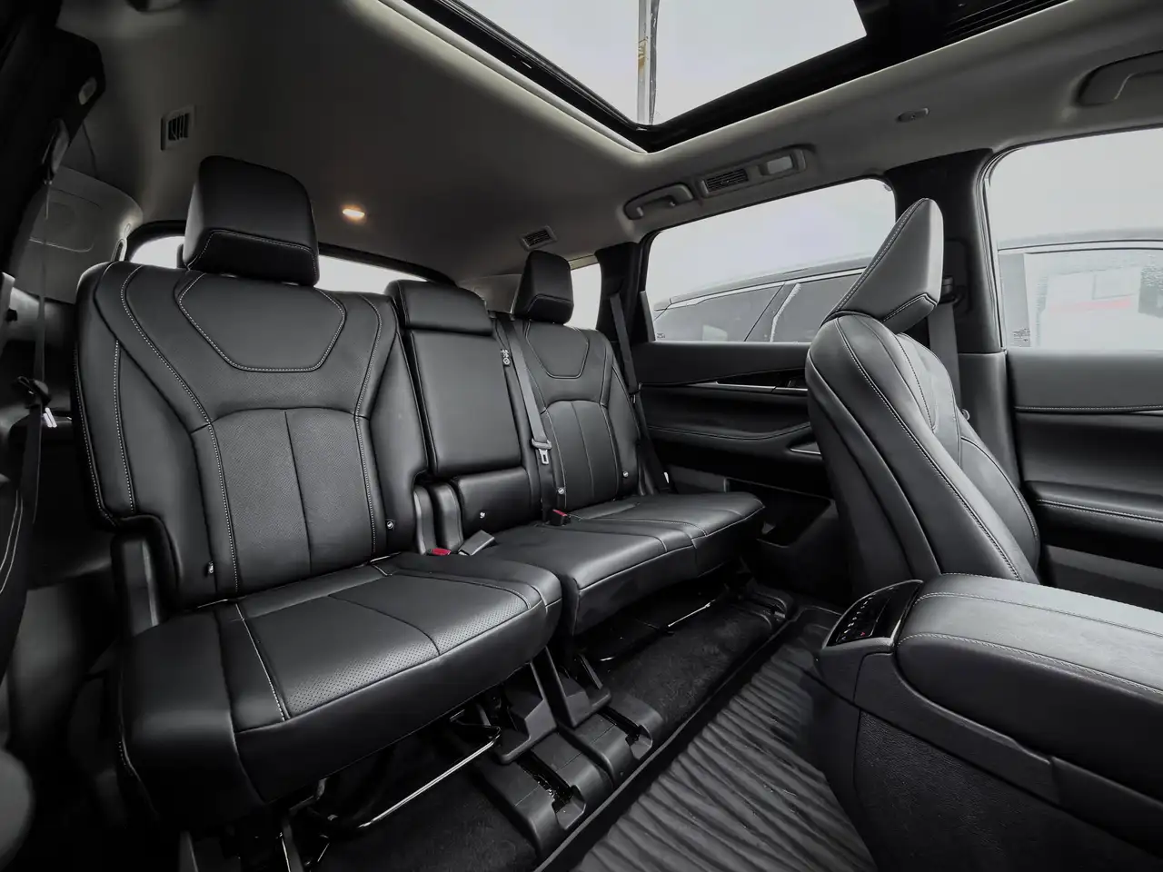 Infiniti QX60 снимка Infiniti QX60
