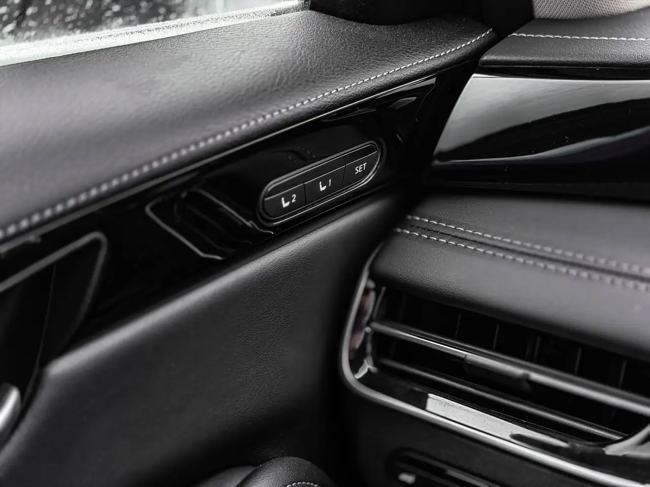 Infiniti QX60 снимка Infiniti QX60