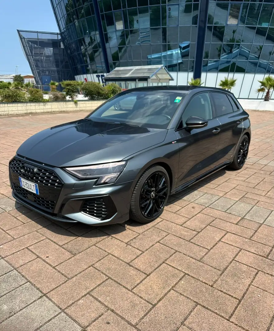 Audi A3 8y 5p ST-line - 1