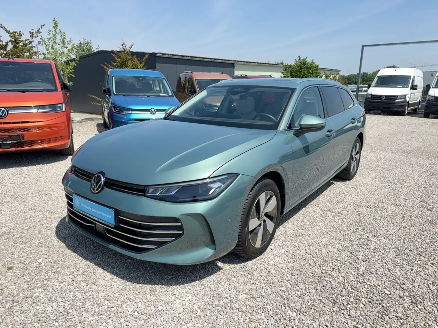 Volkswagen Passat Variant der Neue Business eTSi Matrix 360 Grün - 2